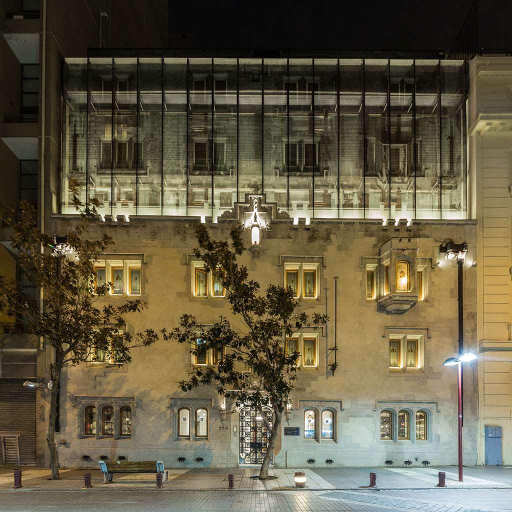 Hotel Magnolia サンティアゴ エクステリア 写真 The building at night