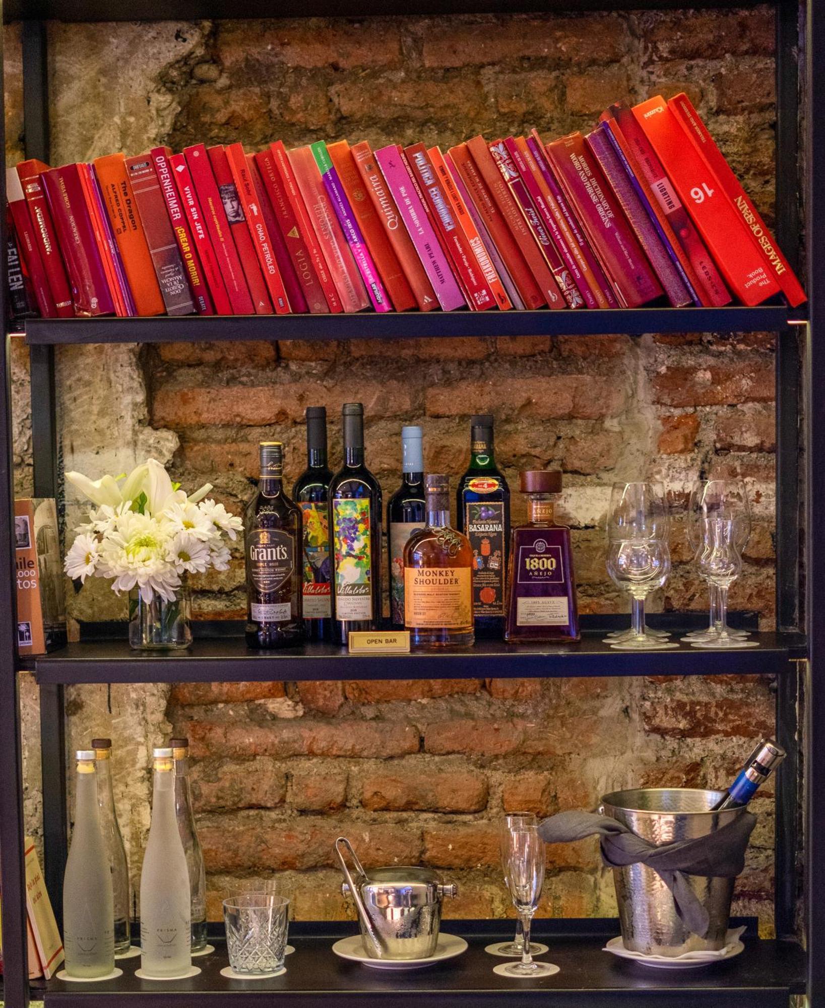 Hotel Magnolia サンティアゴ エクステリア 写真 A selection of Italian wine